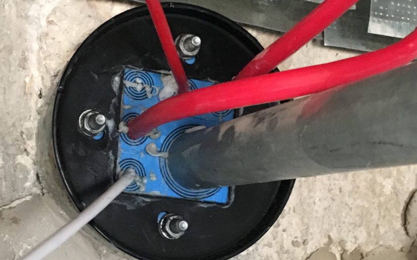 דוגמא למעבר צנרת מים + תקשורת בקידוח 4"
